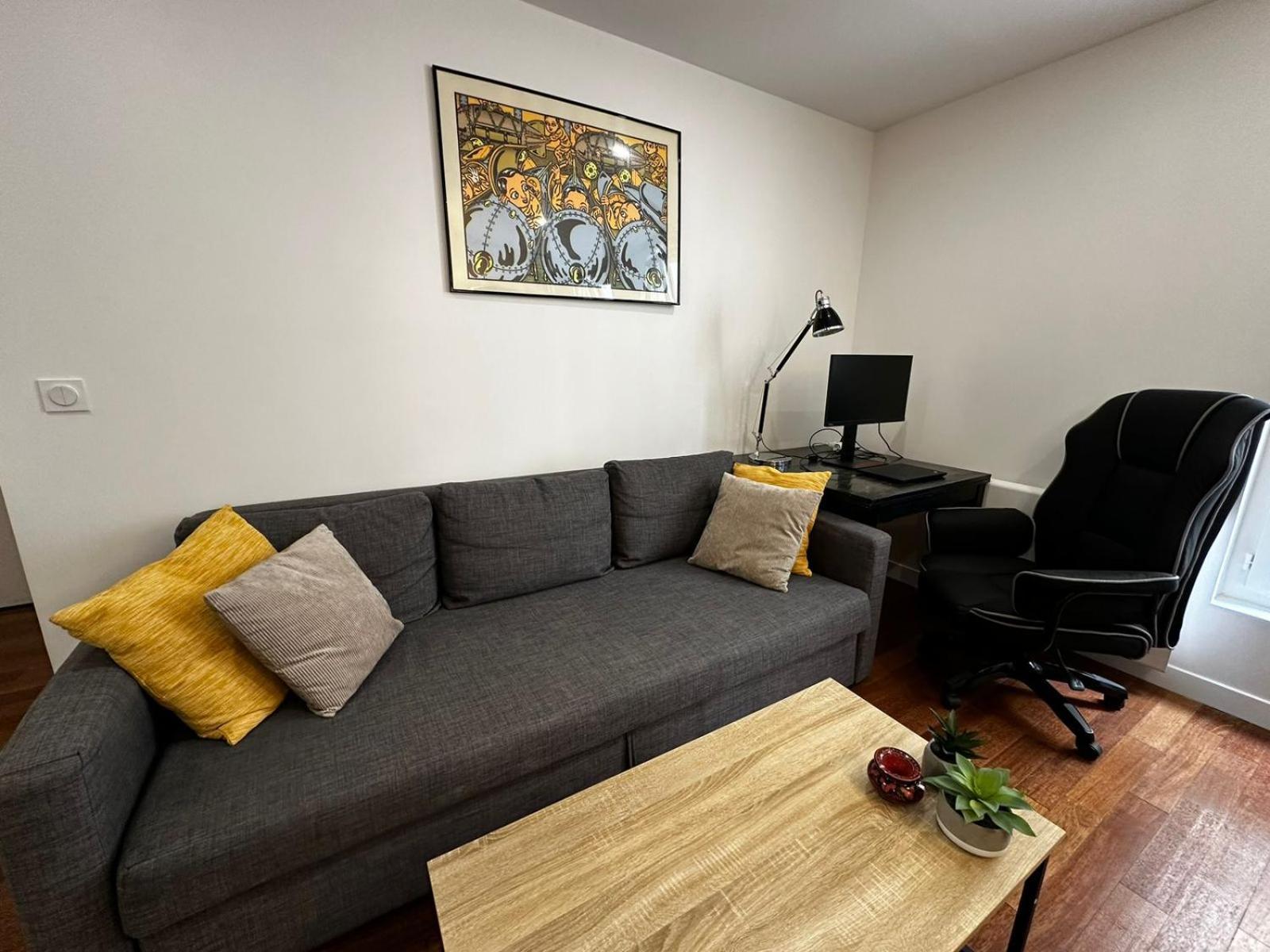 Cozy Parisian Flat In 11th Arr Parijs
