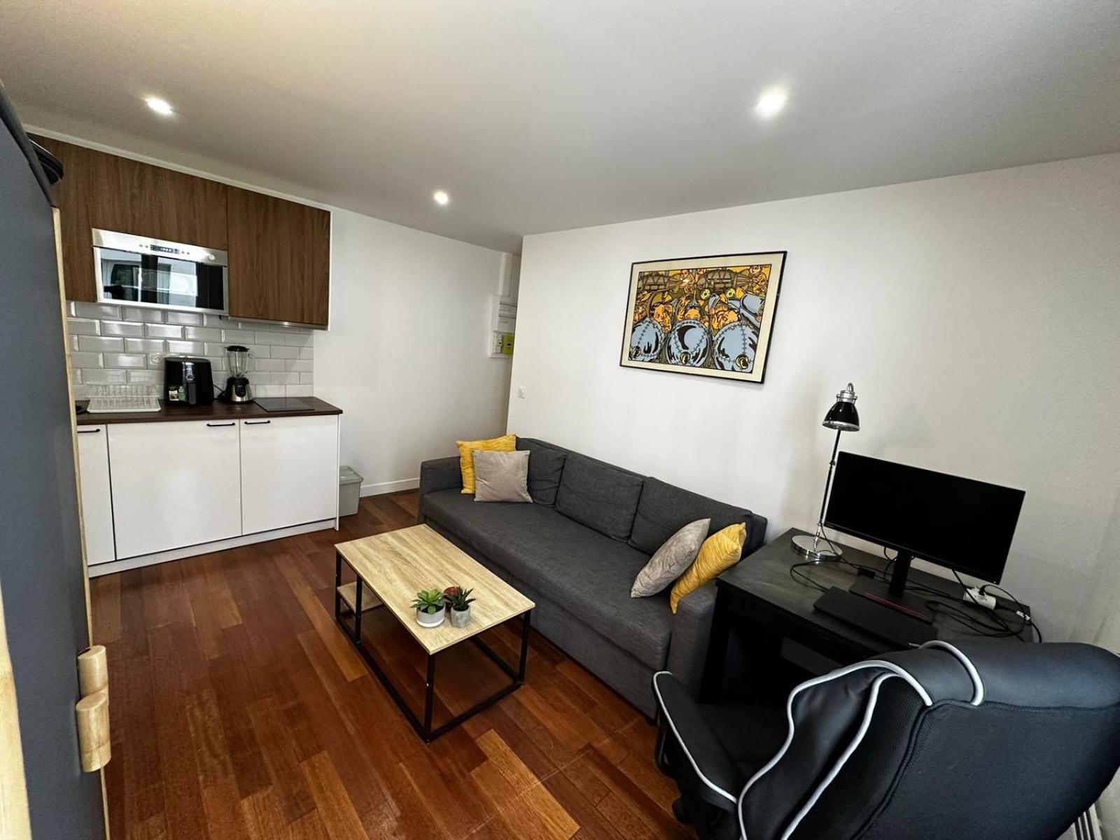 Cozy Parisian Flat In 11th Arr